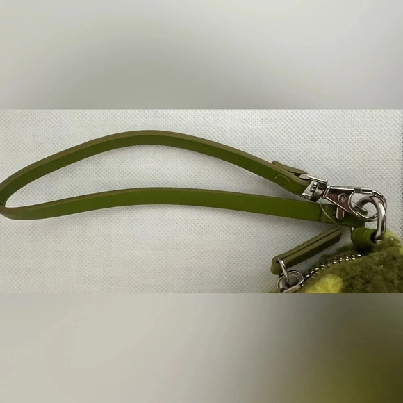 NOBO | faux Sherpa wallet. - Picture 8 of 12